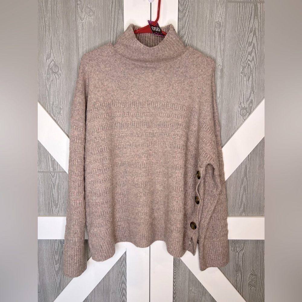 050. Womens Max Studio Turtleneck Sweater side buttons XL
